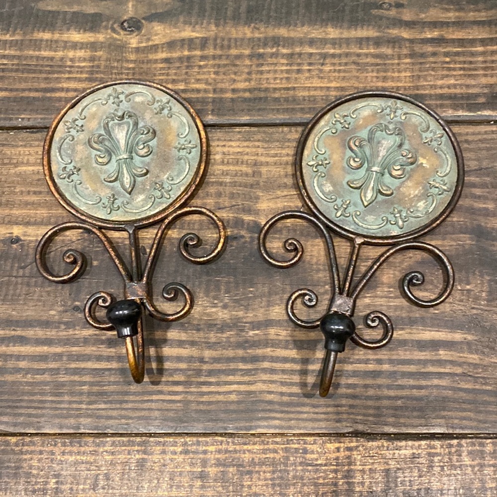 Set of 2 Fleur de Lis Wall Hooks